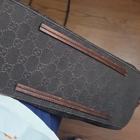 Gucci Brown Shoulder Bag with Gold Chain - Picture 8 of 13